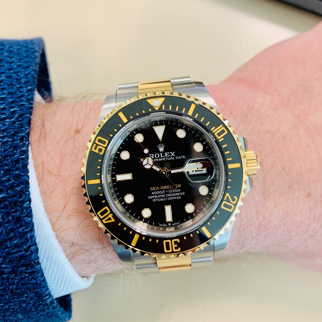 Rolex sea dweller discount 43mm on wrist